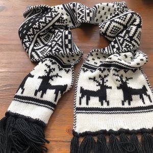 Old navy black and white reindeer scarf